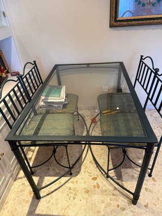 Mesa forja cristal y 4 sillas forja negociable
