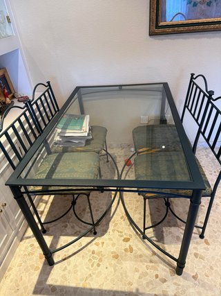 Mesa forja cristal y 4 sillas forja negociable