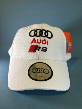 Gorra con logo bordado