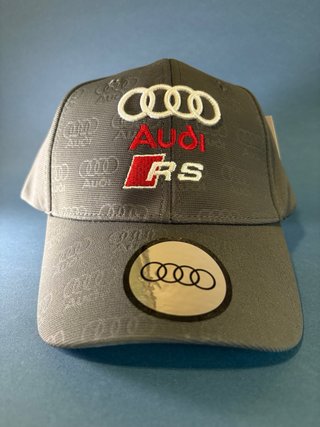 Gorra con logo bordado