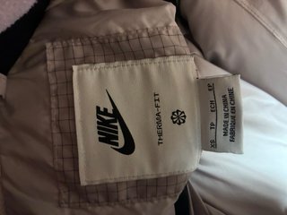 Chaqueta Nike rosa acolchada