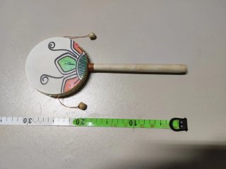 Tambor de mano africano decorado