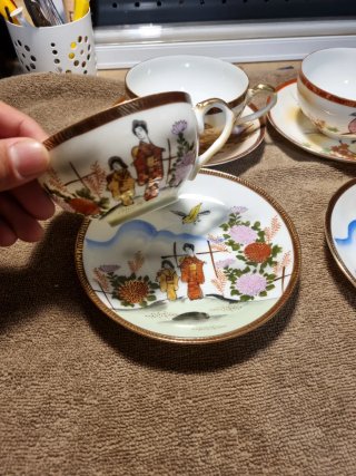 Set di tazze e piatti in porcellana fine
