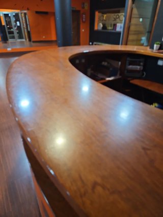Mostrador madera bubinga con mueble