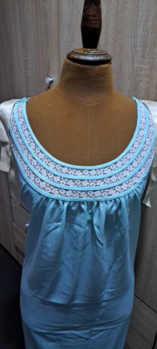 Camisón antiguo azul y amarillo