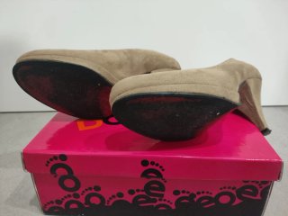 Zapatos de tacón beige