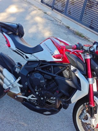 Mv Agusta Dragster 800RR Roja y Plata