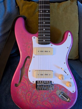 Guitarra Eléctrica Fender Stratocaster Rosa