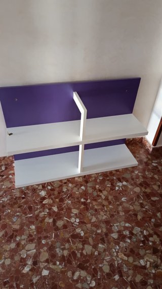 Estantería modular morada y blanca