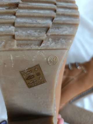 Stivali marroni con tacco e pelliccia