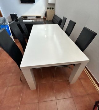 Mesa de comedor blanca moderna