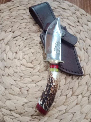 Cuchillo artesanal con funda de cuero