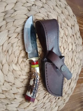 Cuchillo artesanal con funda de cuero