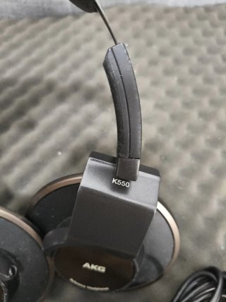 Auriculares AKG K550 Negro y Dorado