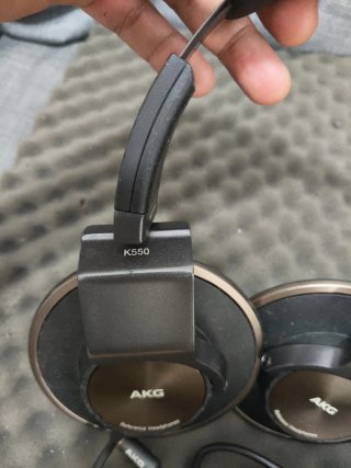 Auriculares AKG K550 Negro y Dorado
