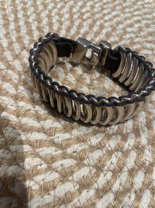 Pulsera Plata y Cuero Uno de 50