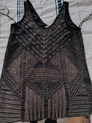 Vestido fiesta lentejuelas y pedrería negro
