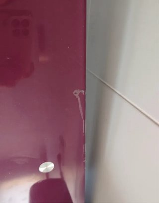 Mesa de cocina cristal morado y una silla