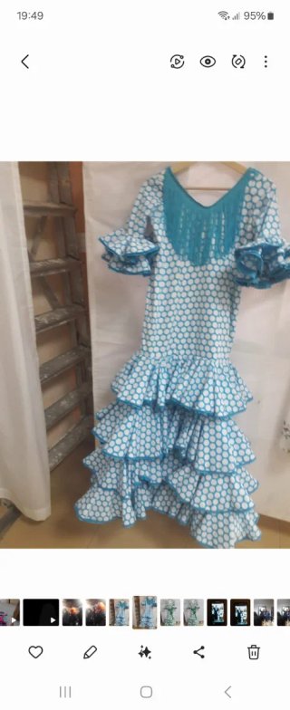 Traje de flamenca blanco y azul