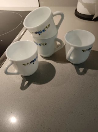 4 Tazas de Porcelana con Flores Azules