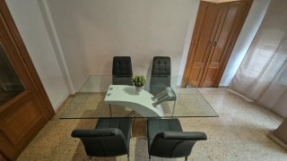 Conjunto entero muebles y mesa con sillas
