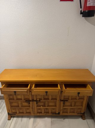Mueble de madera rústico