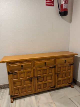 Mueble de madera rústico