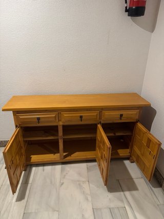 Mueble de madera rústico