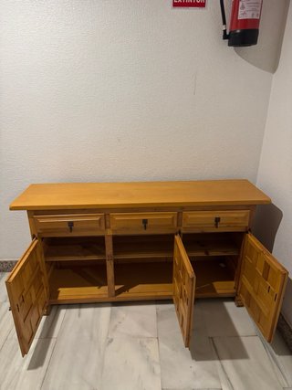 Mueble de madera rústico
