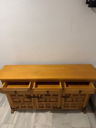 Mueble de madera rústico