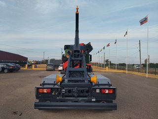 MAN TGS 500--CAMIONES GANCHO CON GRUA
