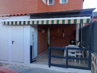 Toldo extensible y pérgola