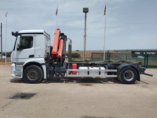 Mercedes ANTOS 18 32-CAMIONES GANCHO CON GRUA