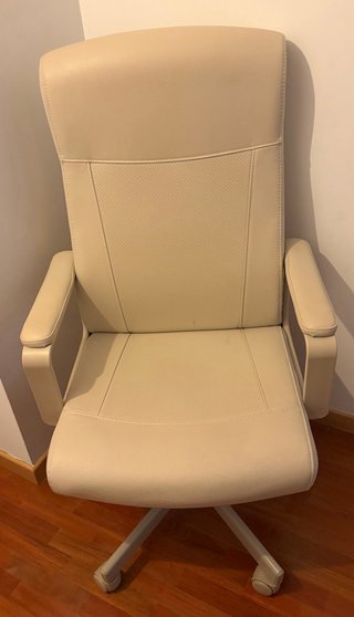 Silla de oficina giratoria beige