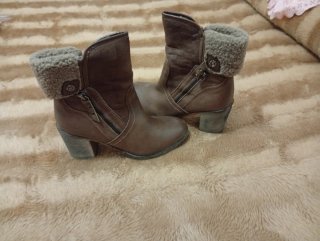 Botas marrones con forro de pelo