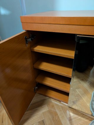 Mueble de madera con espejos