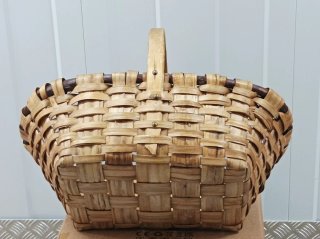 Cesta antigua de mimbre