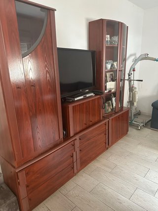 Mueble de salón madera y cristal