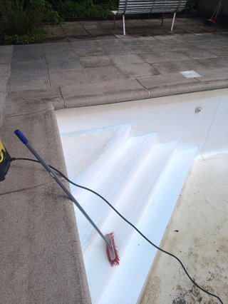 Servizio di manutenzione piscine