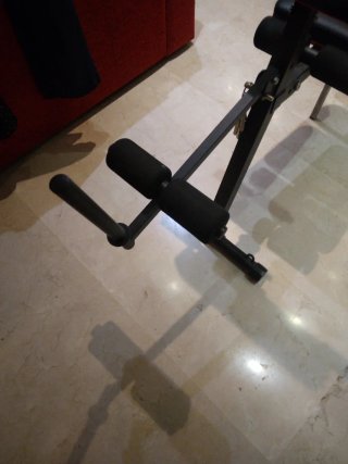 Banco de gimnasio MUND.  Pesas, piernas, abdominal