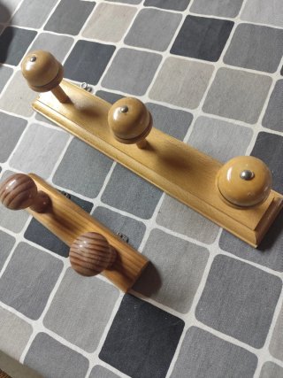 2 Percheros de madera rústicos