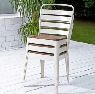 Mesa y 6 sillas apilables exterior