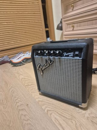 Guitarra Eléctrica mas amplificador y puas