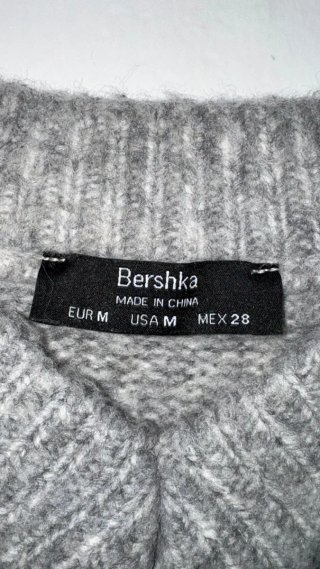 Jersey Bershka Gris Talla M