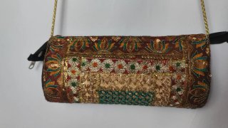 Bolso étnico bordado con cadena