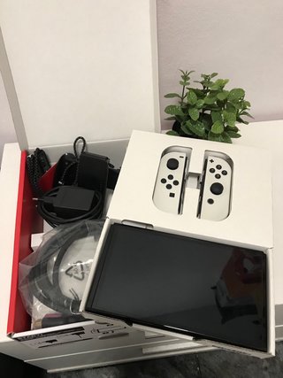 IMPECABLE!!! Nintendo Switch OLED + accesorios!