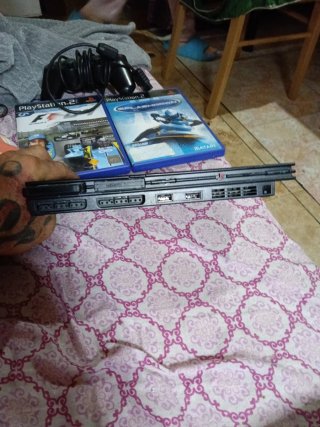 PS2 con 2 3 juegos, mando y tarjeta