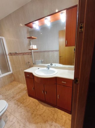Mueble de baño con espejo