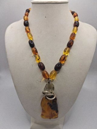 Collana in ambra