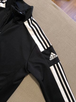 Chaqueta deportiva Adidas negra